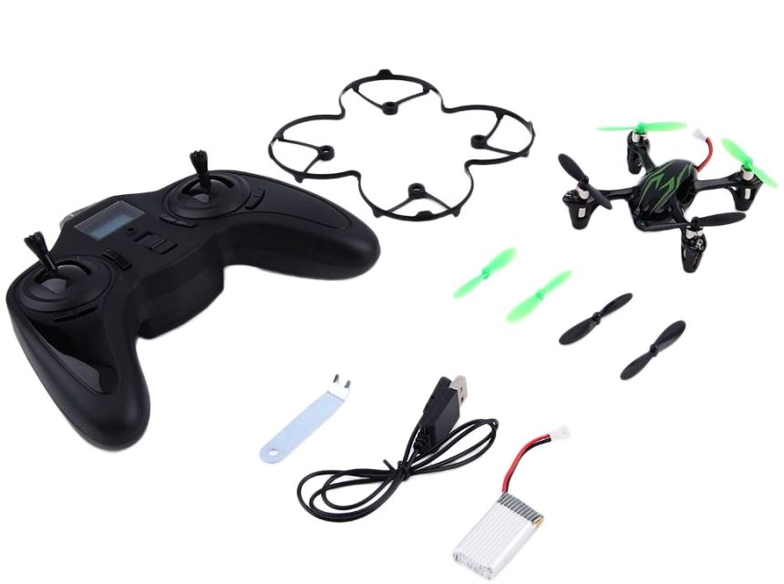 Il contenuto della confezione del mini drone Hubsan X4 H107C, completa di tutto, incluse 4 eliche di ricambio