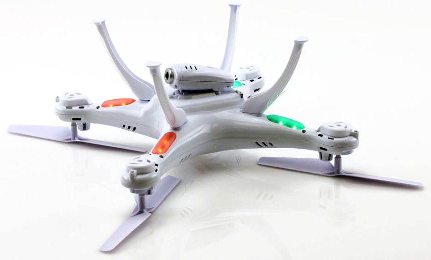 Il drone SYMA X5SC Explorers 2 a gambe all’aria: notare i LED di segnalazione e la lunghezza delle gambe